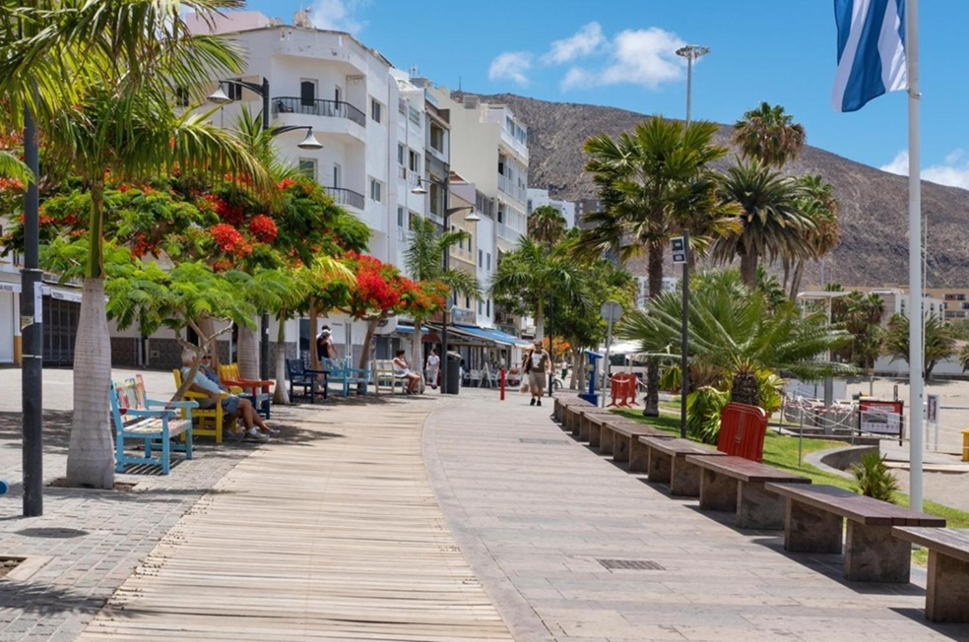 Few Steps From The Beach Hostel In Los Cristianos Arona  Eksteriør bilde