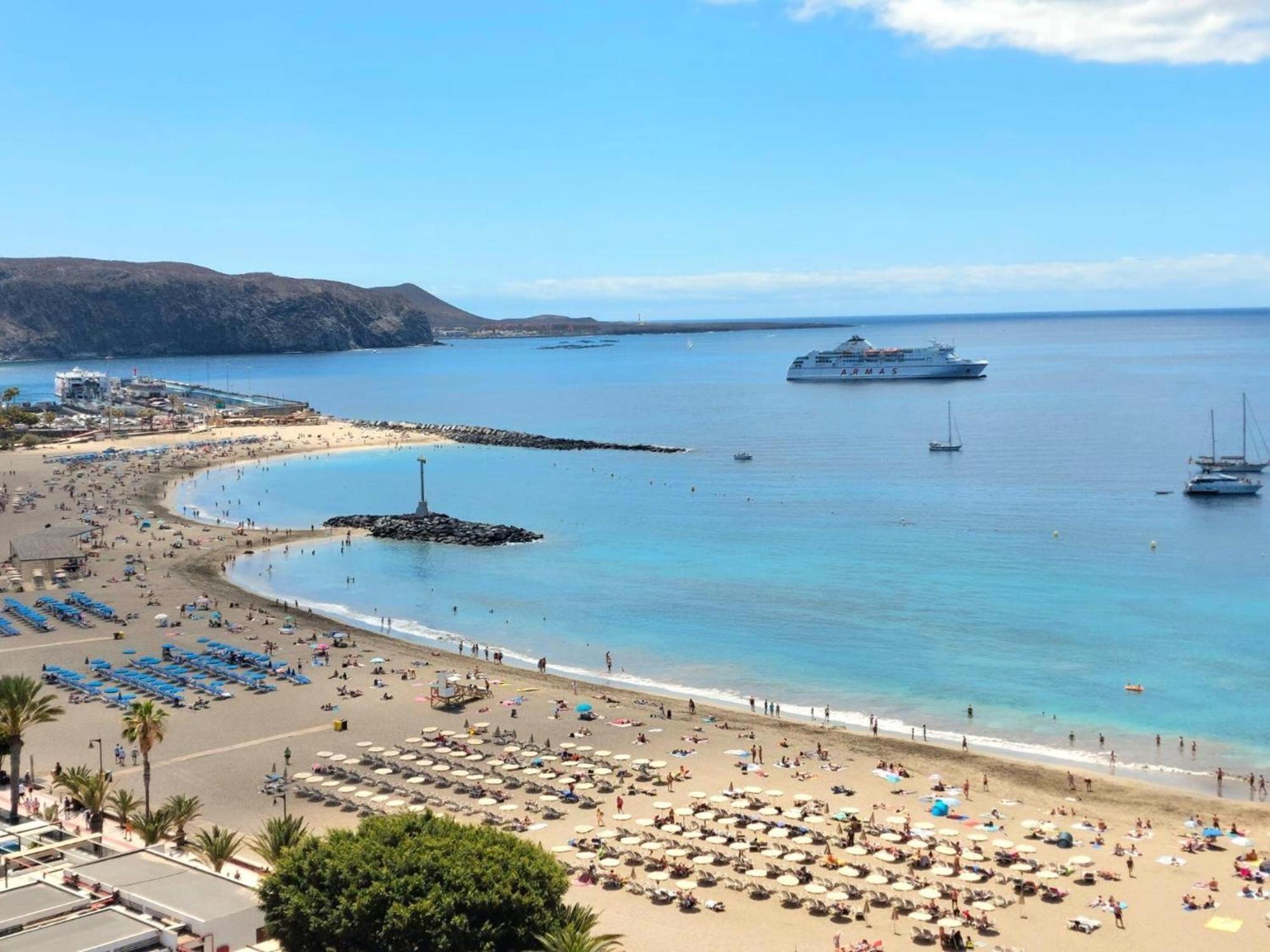 Few Steps From The Beach Hostel In Los Cristianos Arona  Eksteriør bilde