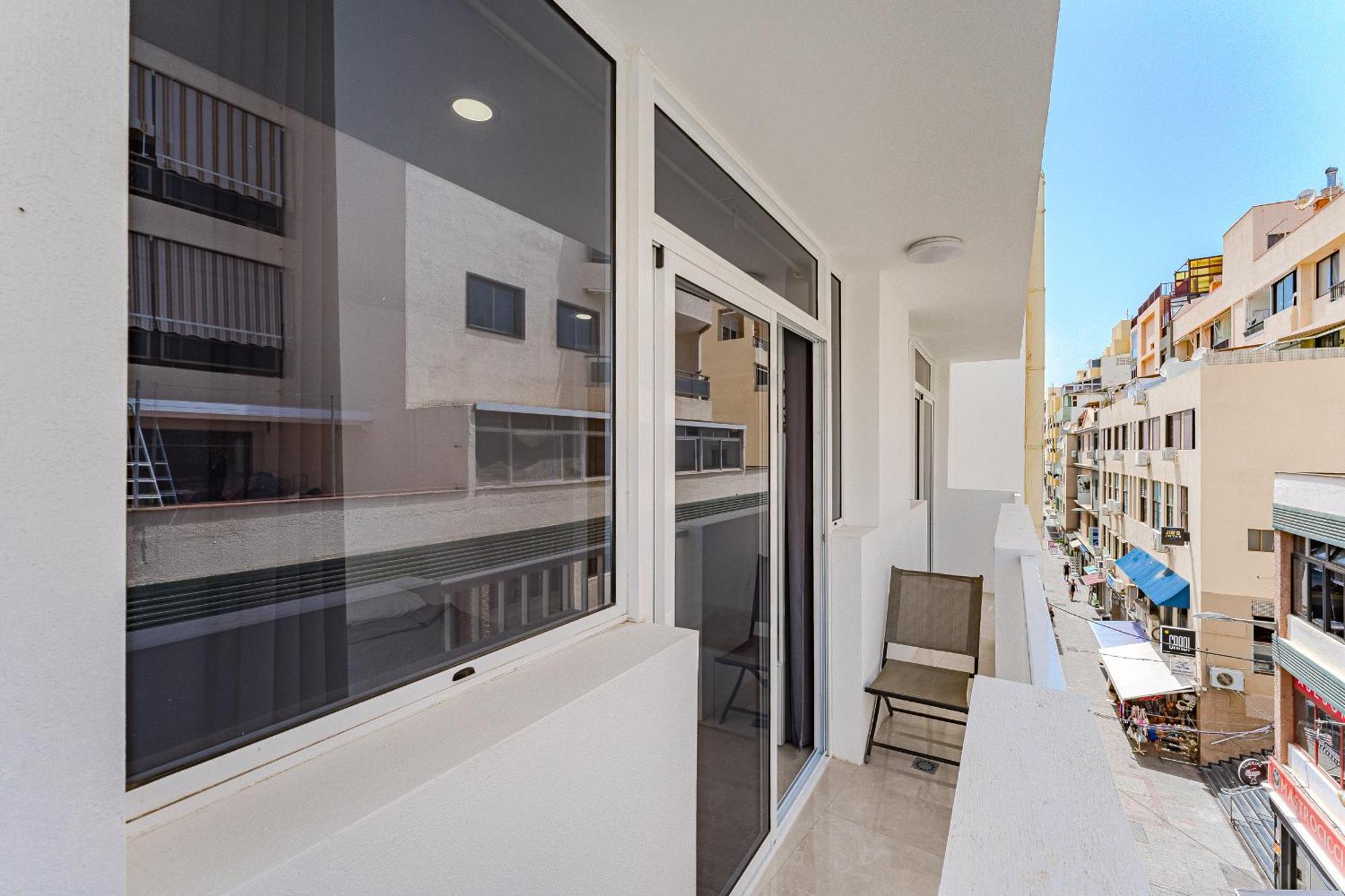 Few Steps From The Beach Hostel In Los Cristianos Arona  Eksteriør bilde