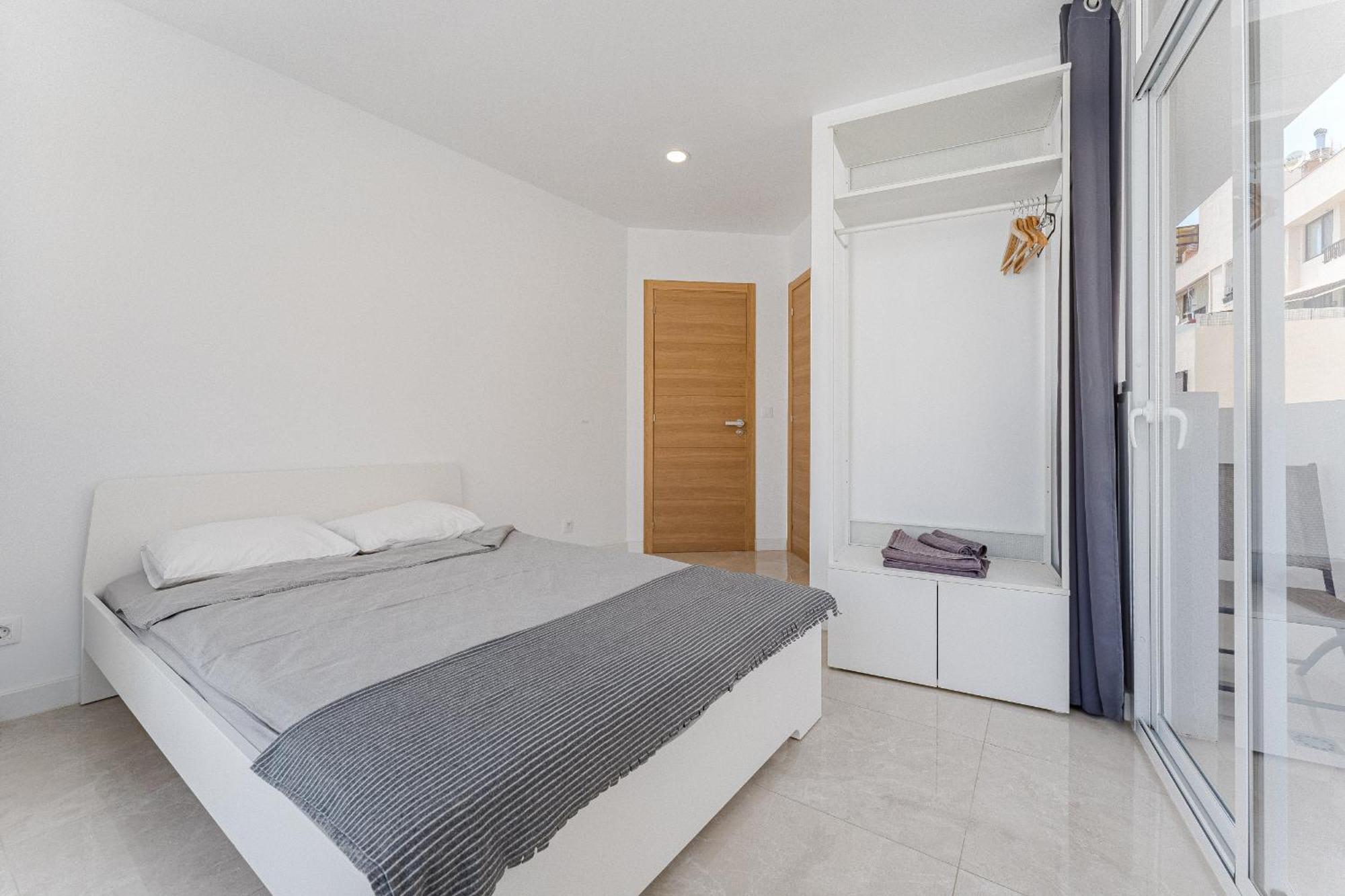 Few Steps From The Beach Hostel In Los Cristianos Arona  Eksteriør bilde