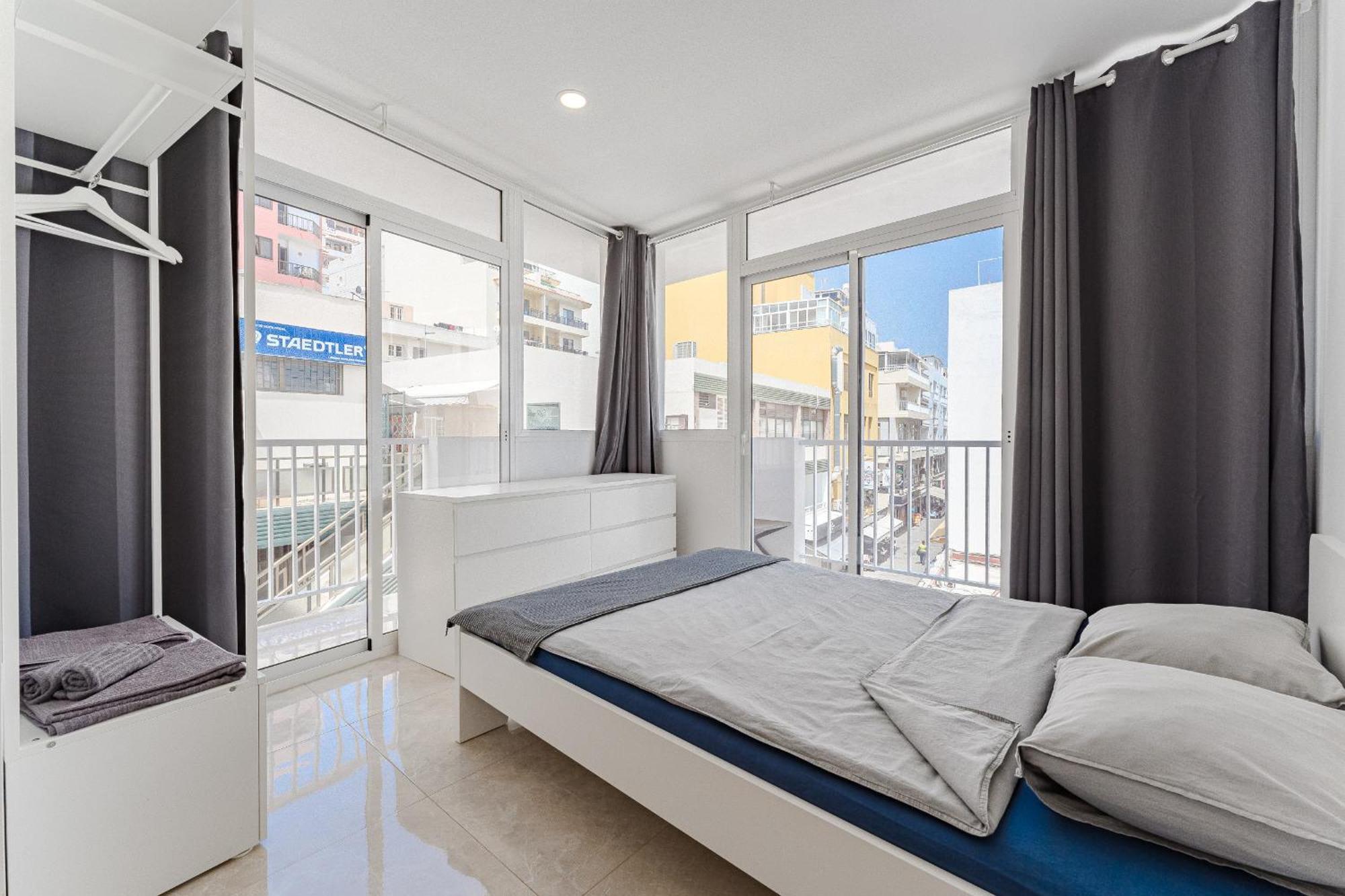 Few Steps From The Beach Hostel In Los Cristianos Arona  Eksteriør bilde