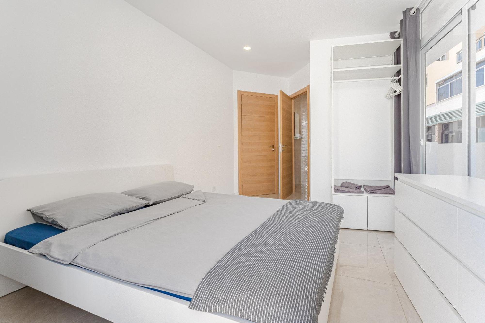 Few Steps From The Beach Hostel In Los Cristianos Arona  Eksteriør bilde