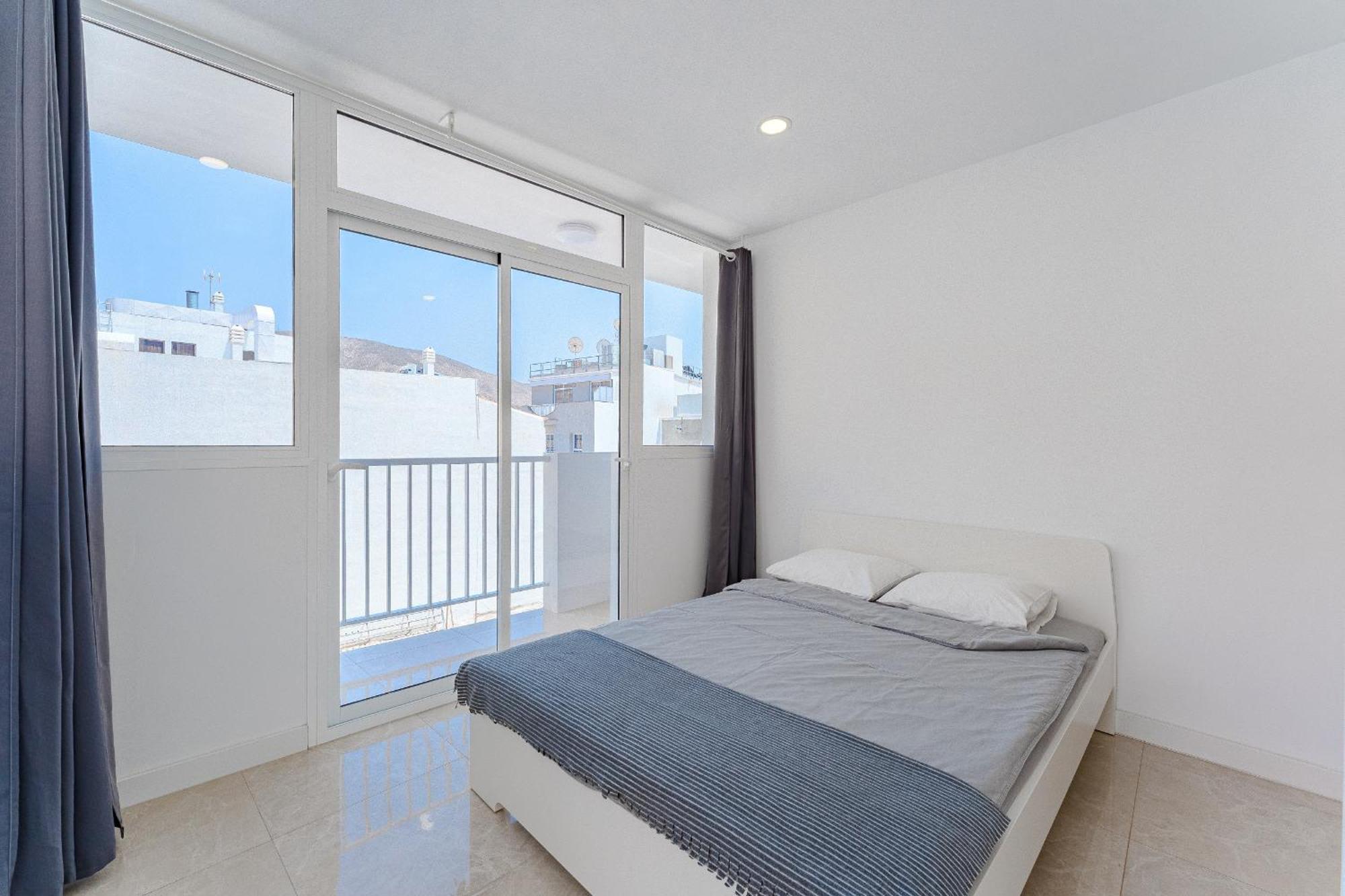 Few Steps From The Beach Hostel In Los Cristianos Arona  Eksteriør bilde