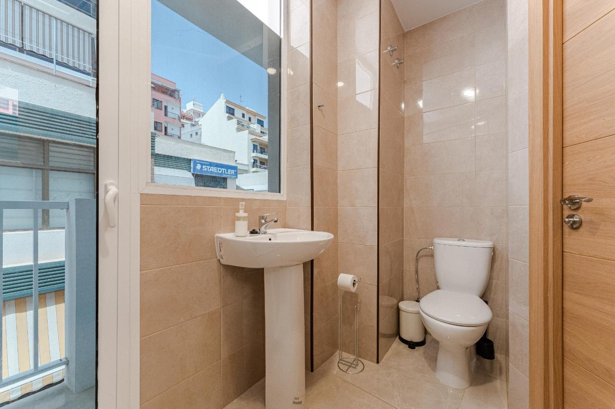 Few Steps From The Beach Hostel In Los Cristianos Arona  Eksteriør bilde