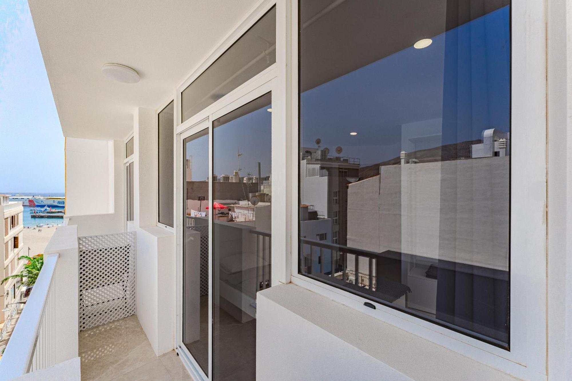 Few Steps From The Beach Hostel In Los Cristianos Arona  Eksteriør bilde