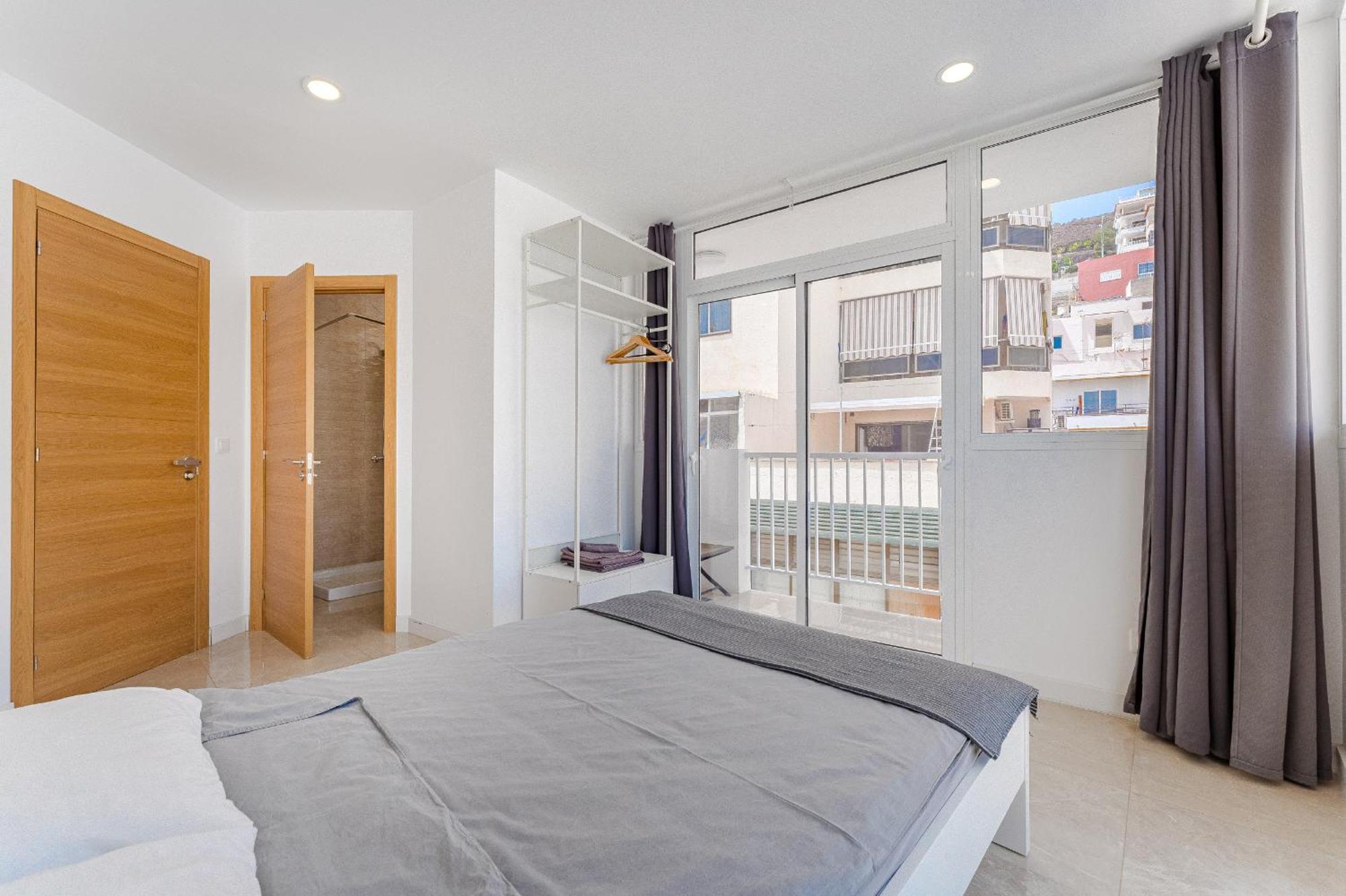 Few Steps From The Beach Hostel In Los Cristianos Arona  Eksteriør bilde