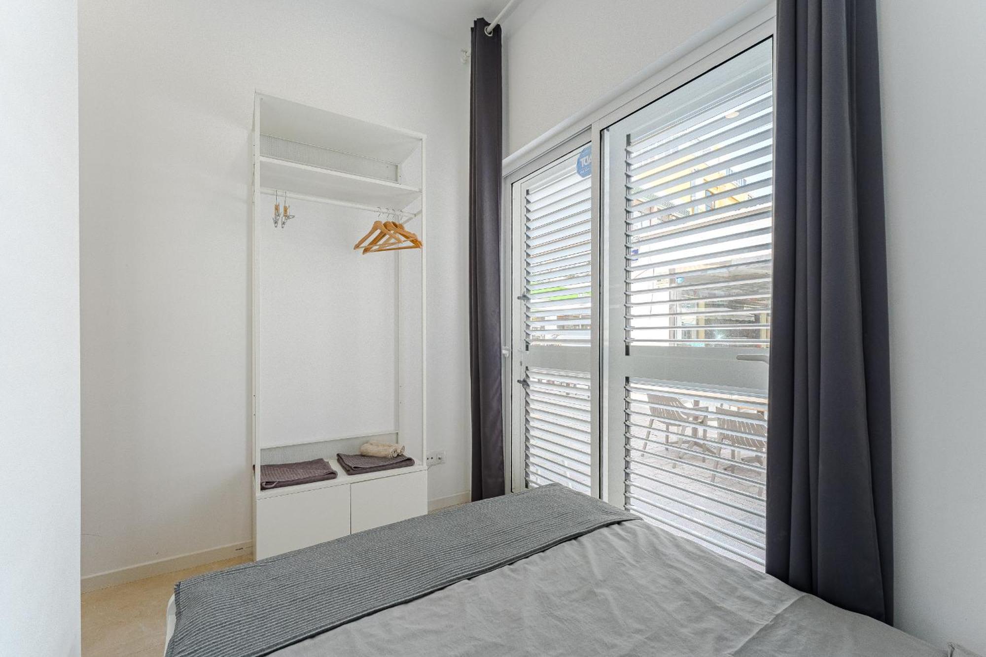 Few Steps From The Beach Hostel In Los Cristianos Arona  Eksteriør bilde