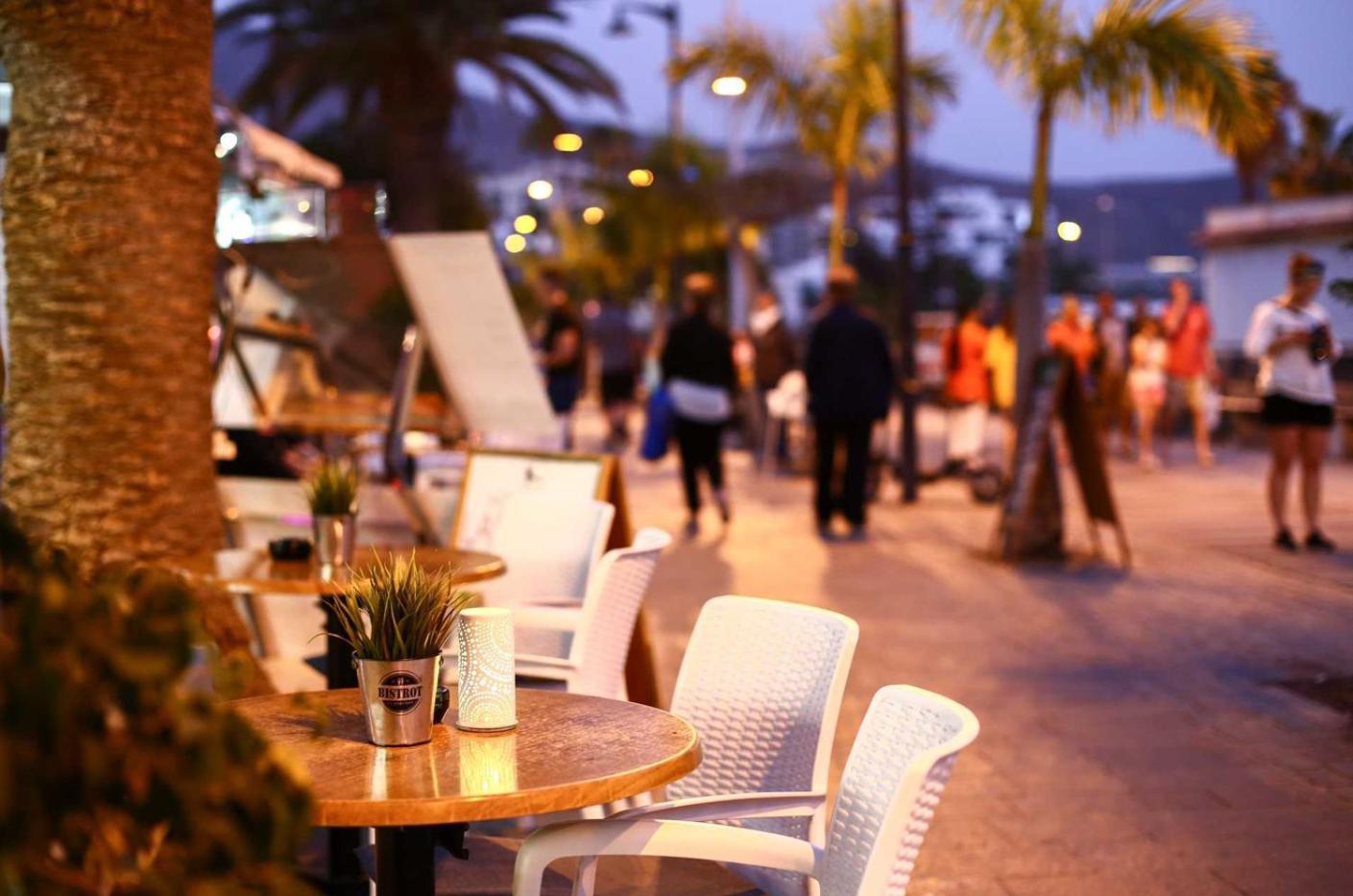 Few Steps From The Beach Hostel In Los Cristianos Arona  Eksteriør bilde