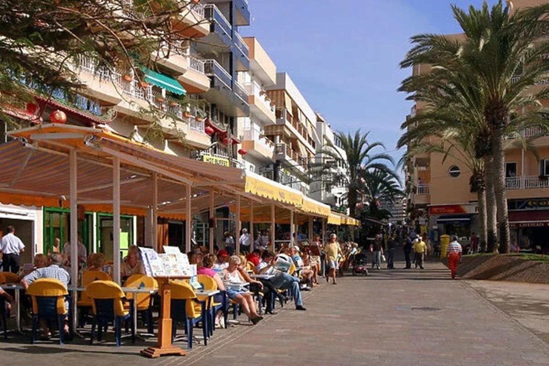 Few Steps From The Beach Hostel In Los Cristianos Arona  Eksteriør bilde