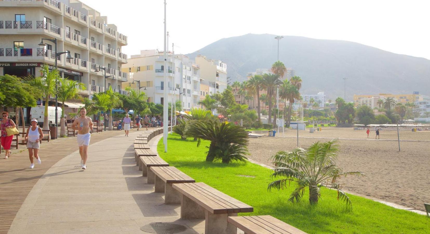 Few Steps From The Beach Hostel In Los Cristianos Arona  Eksteriør bilde