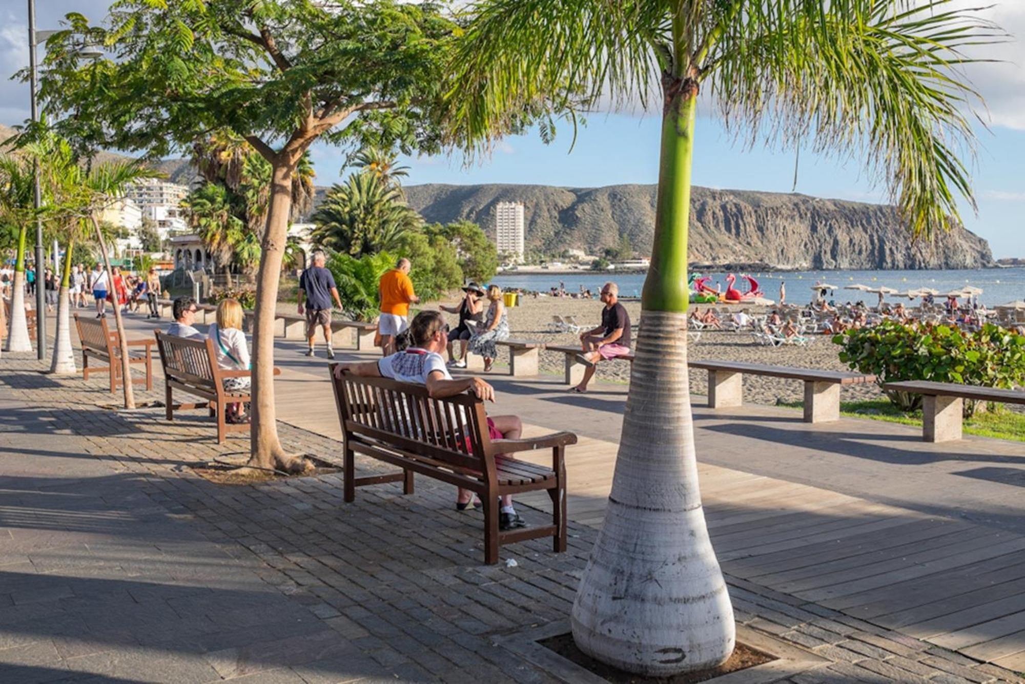 Few Steps From The Beach Hostel In Los Cristianos Arona  Eksteriør bilde