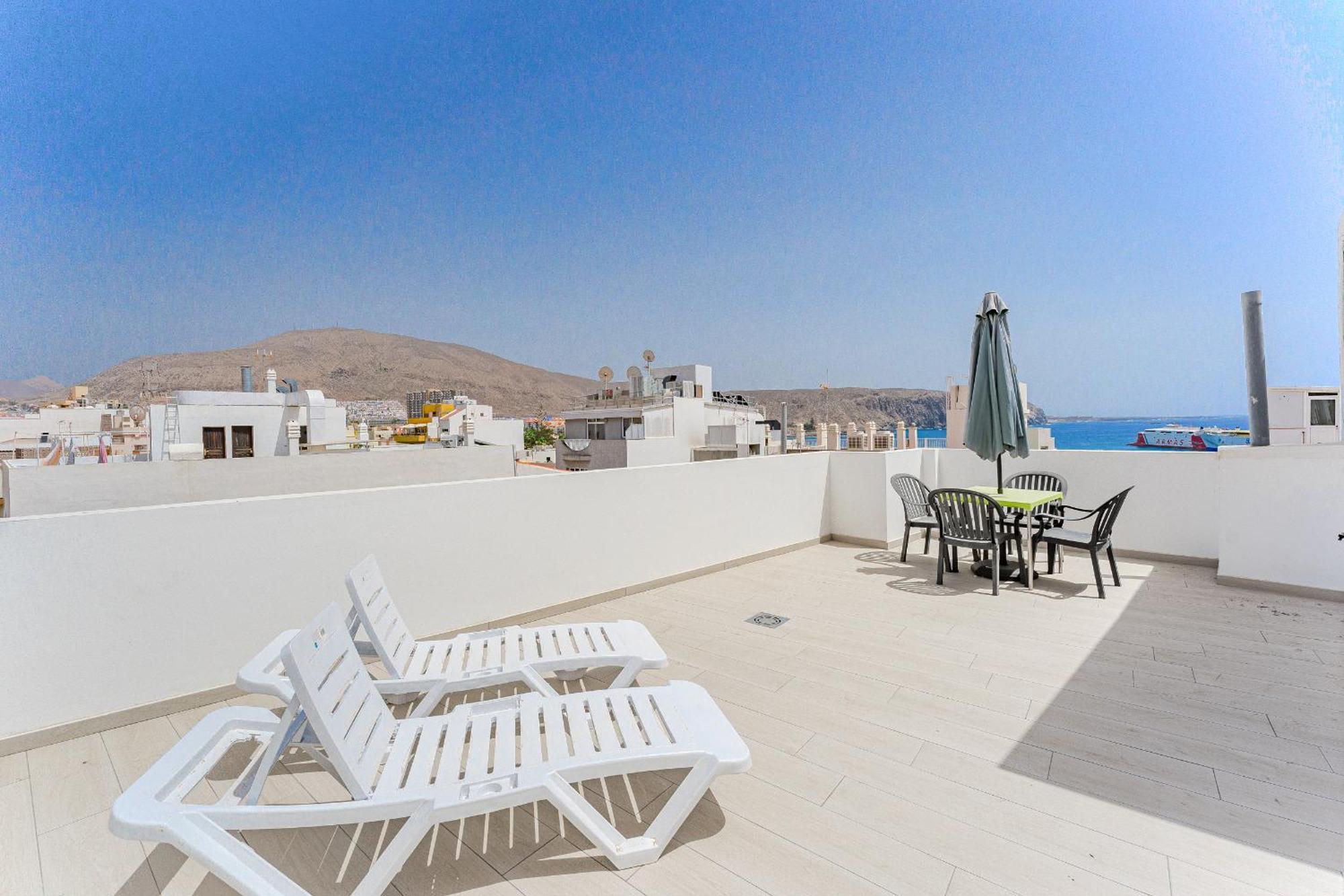 Few Steps From The Beach Hostel In Los Cristianos Arona  Eksteriør bilde