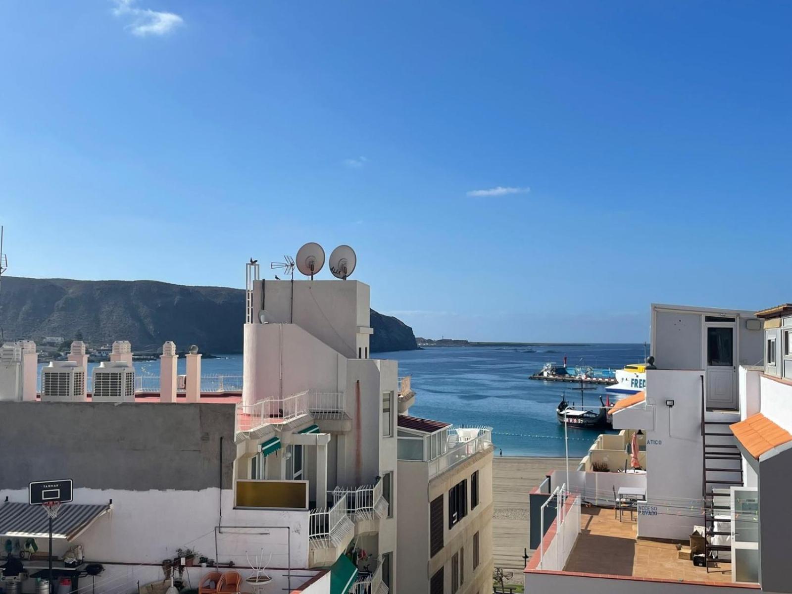 Few Steps From The Beach Hostel In Los Cristianos Arona  Eksteriør bilde