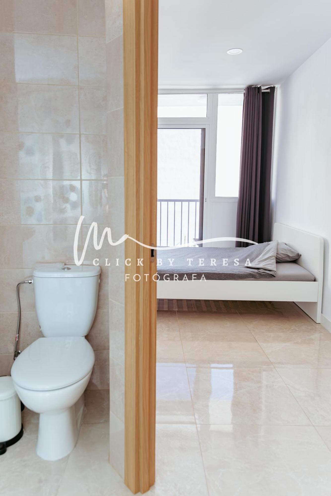 Few Steps From The Beach Hostel In Los Cristianos Arona  Eksteriør bilde