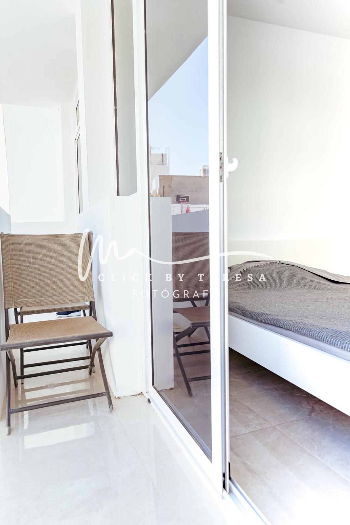 Few Steps From The Beach Hostel In Los Cristianos Arona  Eksteriør bilde